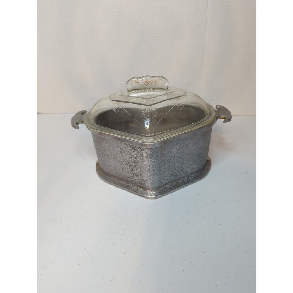 Vintage Guardian Service Hammered Aluminum Triangular Roaster Dutch Oven w/Lid
